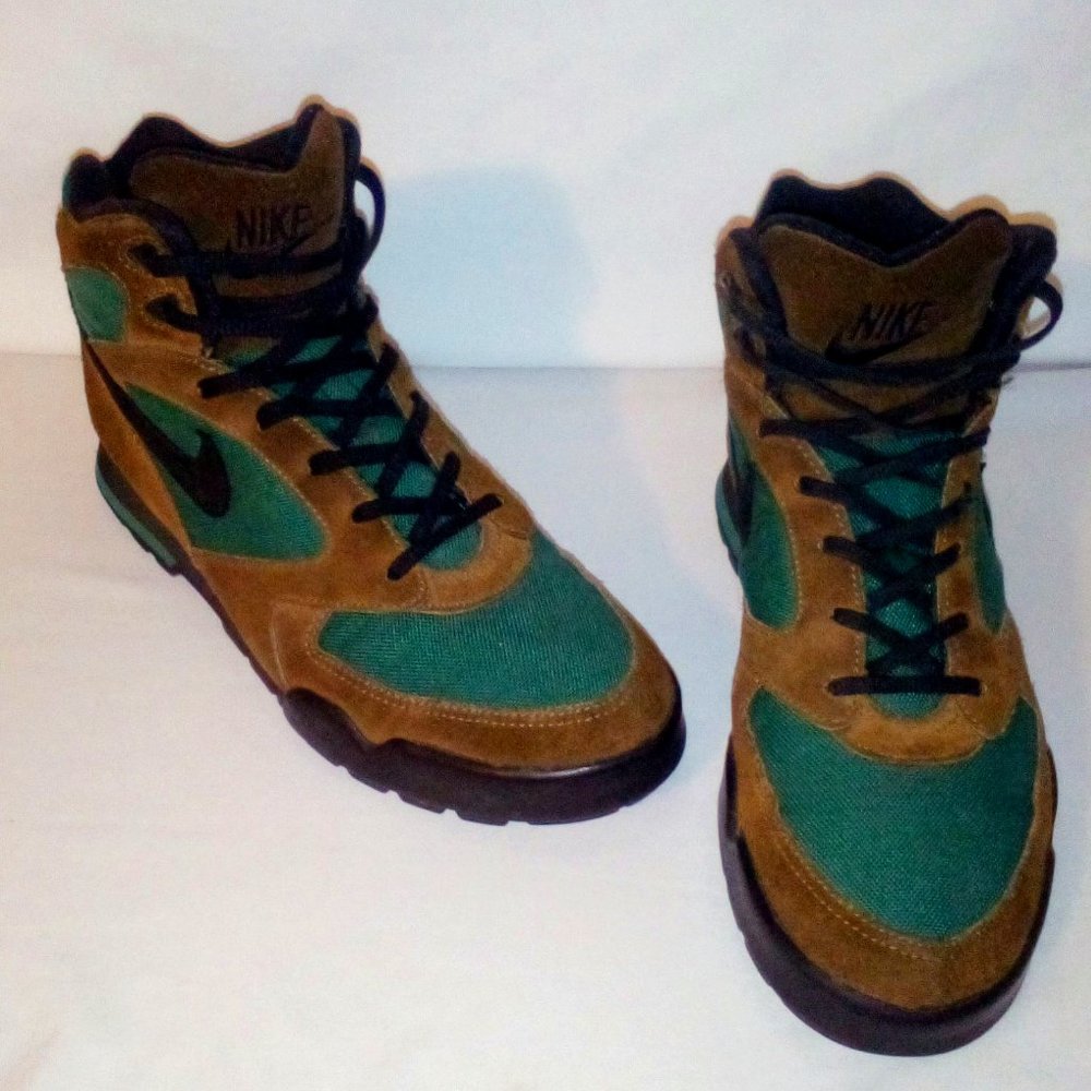 1993 Nike Caldera Hiking Boots:  Retro.  Suede Blend.  All Original.  930103-T3